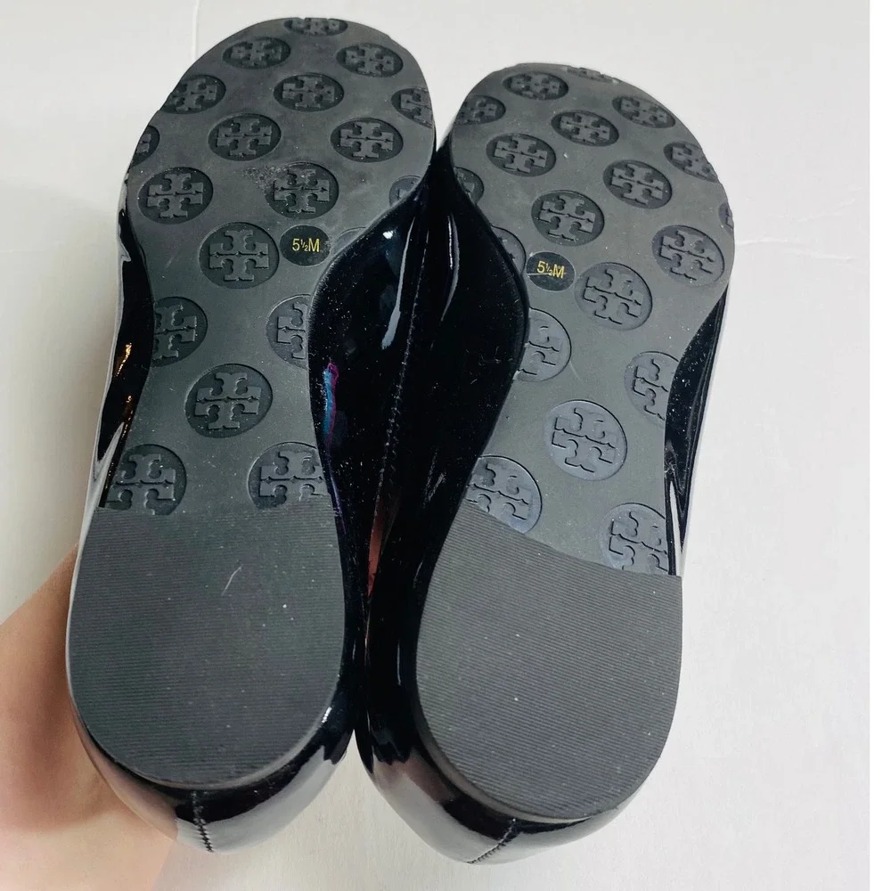Tory Burch Reva Ballet Flat Black Patent Leather Silver‎ Logo Medallion Size 5.5